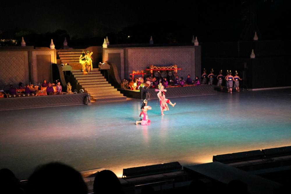 We also saw a traditional Balinese play called Plot of Ramayana.  It was a little hard to follow for us but the colorful costumes and expressive gestures were a pleasure to watch